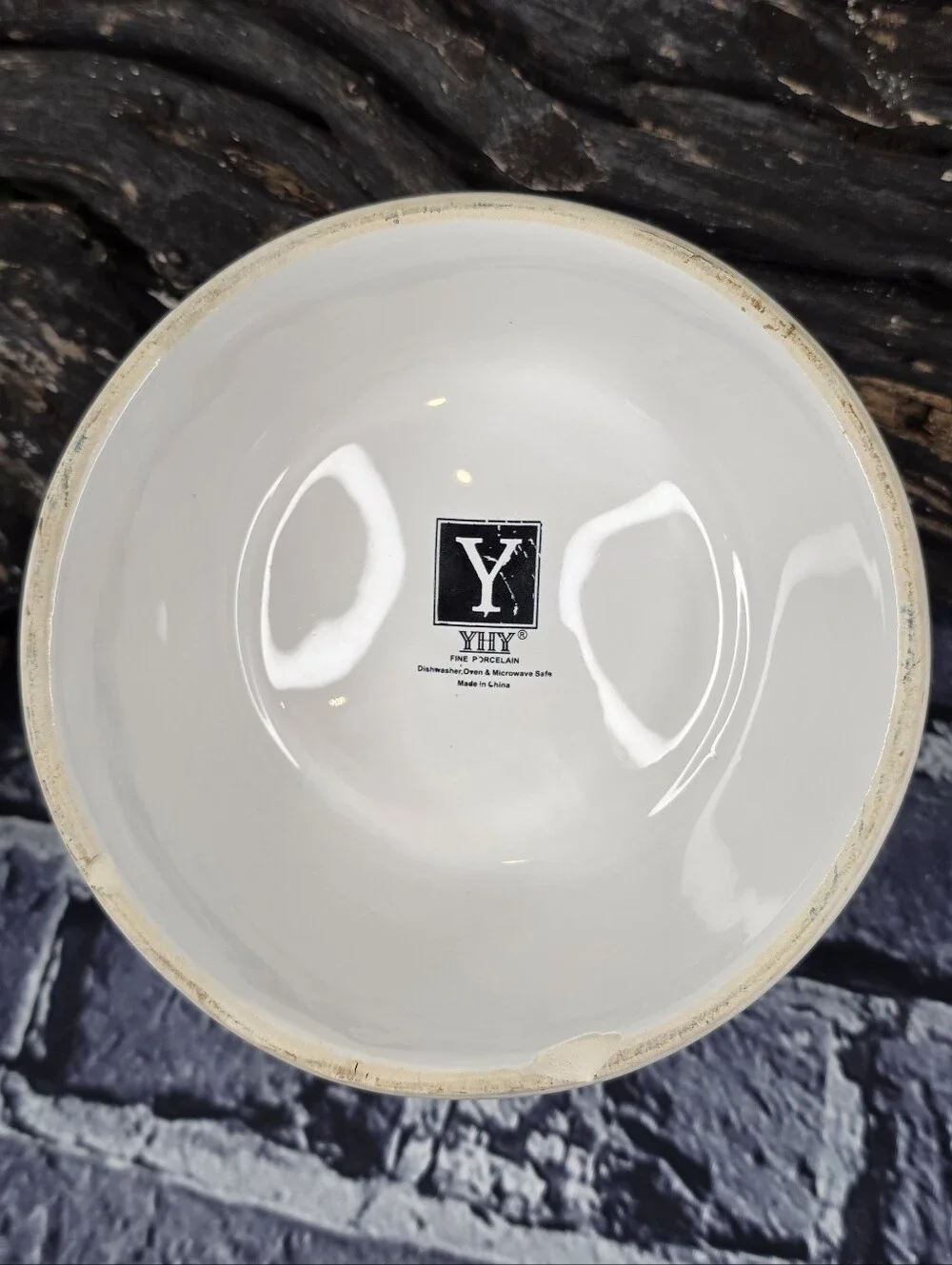 YHY Raised Tilted Ceramic Cat Bowl with Paw Prints & “Yummy!” Design